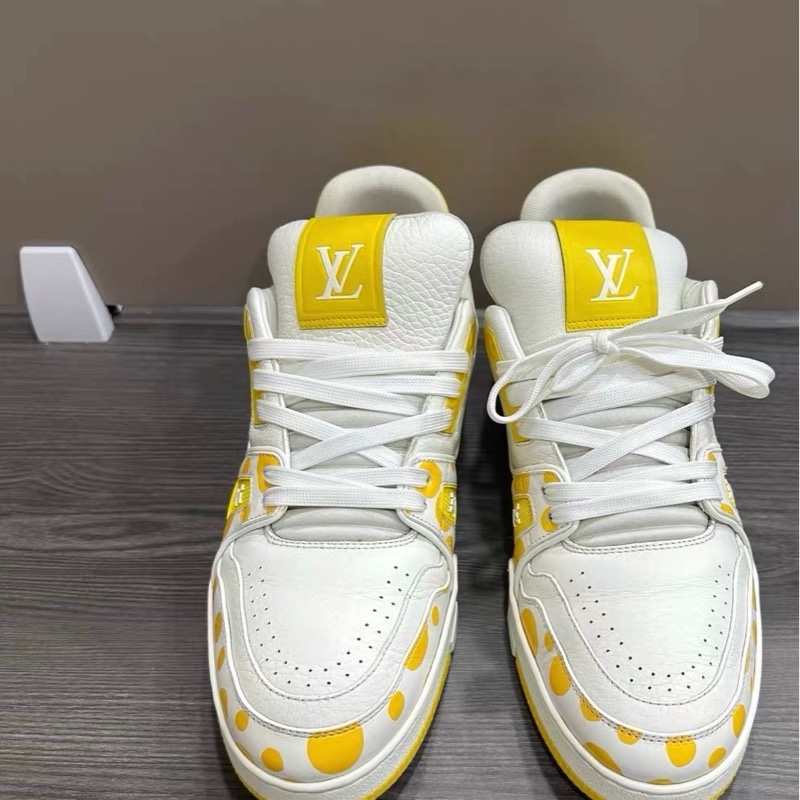 98新LV碼草間彌生 鞋面成色很新 尺寸42.5 =8.5-13