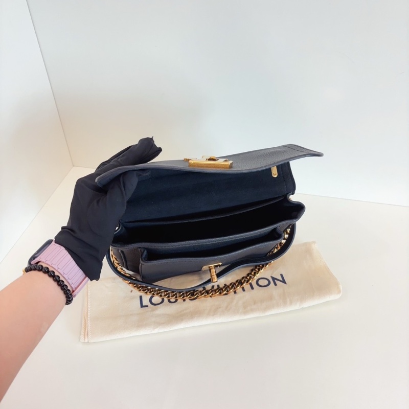 LV 黑金lockme chain全皮顆粒牛皮郵差包小號 芯片款22*16*8  98新配件塵袋-2