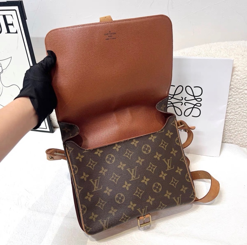 LV象鼻馬鞍包-15