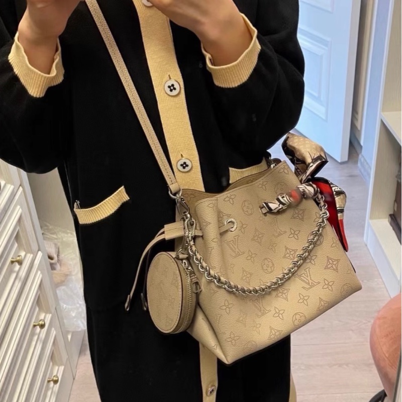 【98%新 ✨ 全網最低價！】LV bella月光女神 鏤空水桶包 大象灰 牛皮 少子包-1