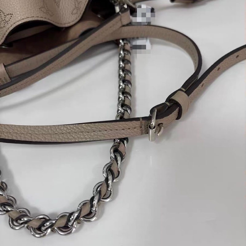 【98新 ✨ 全網最低價！】LV bella月光女神 鏤空水桶包 大象灰 牛皮 缺少零錢包-15