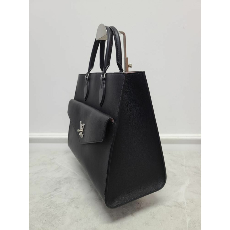 【包稅】LOUIS VUITTON 黑色LV銀色Lockme托特包-1