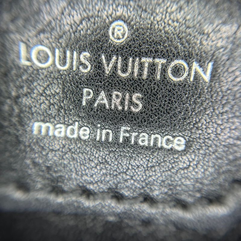 路易威登 Capucines 系列限定款手提包-6