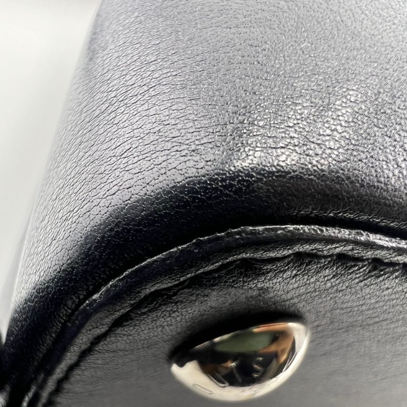 路易威登 Capucines 系列限定款手提包-10