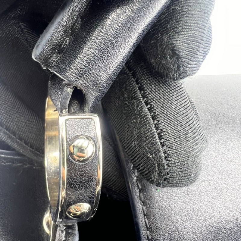 路易威登 Capucines 系列限定款手提包-15