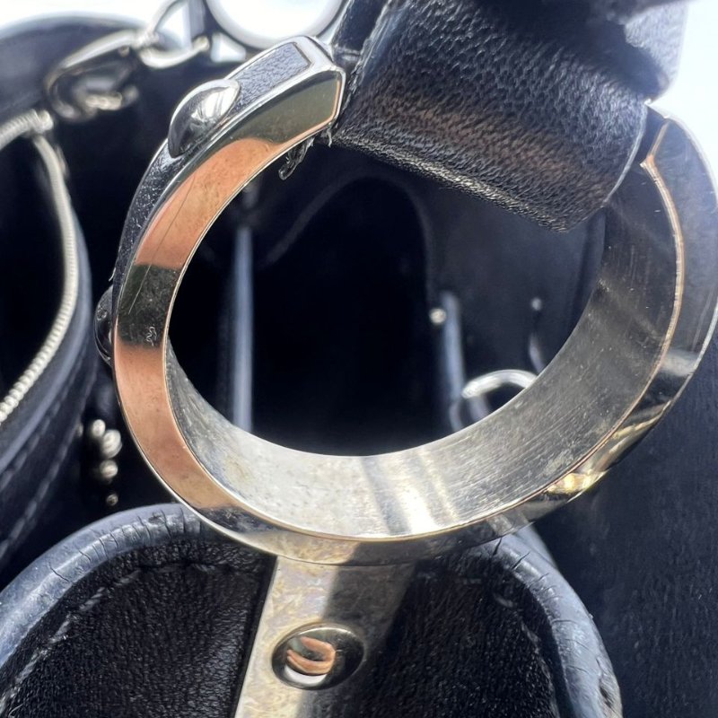 路易威登 Capucines 系列限定款手提包-16