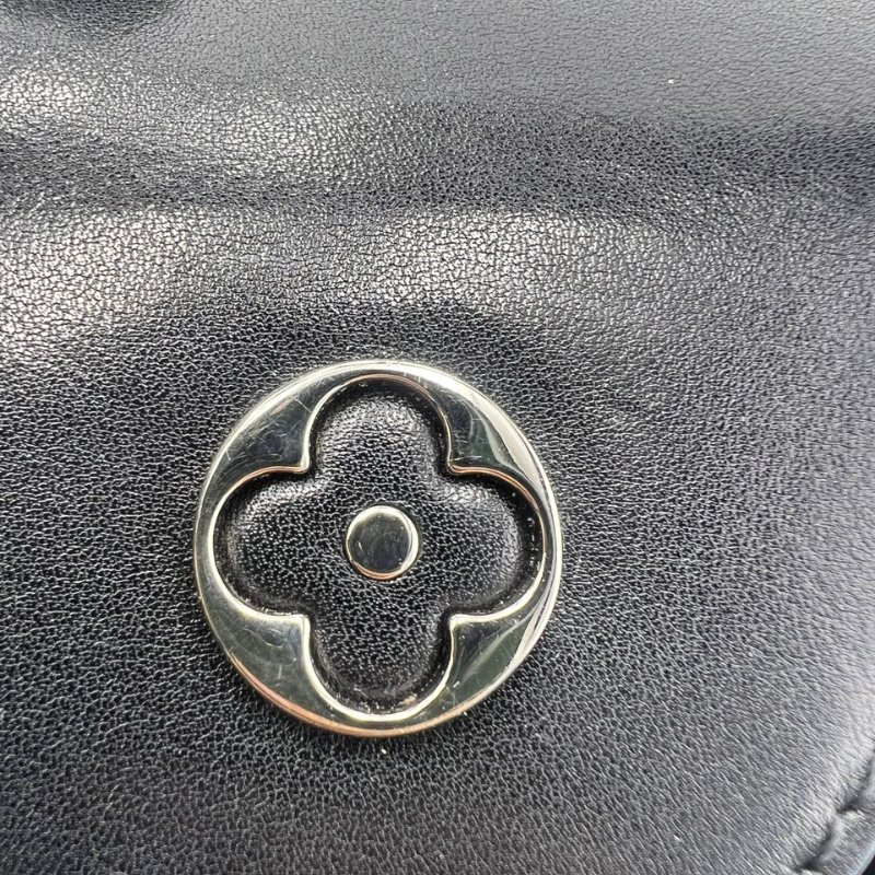 路易威登 Capucines 系列限定款手提包-25