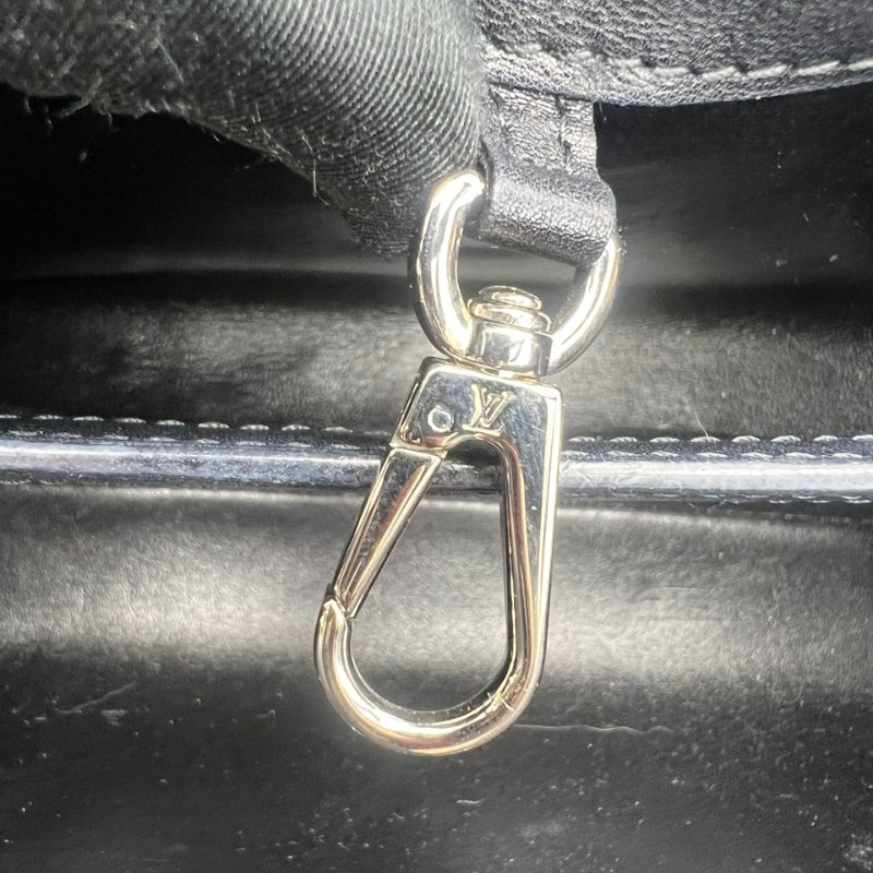 路易威登 Capucines 系列限定款手提包-29