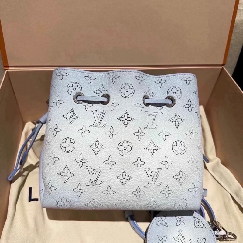 【全新 ✨ 全網最低價！】LV bella 水桶包 漸變淺藍 鏤空 月光女神 單肩包斜挎包 少子包-1
