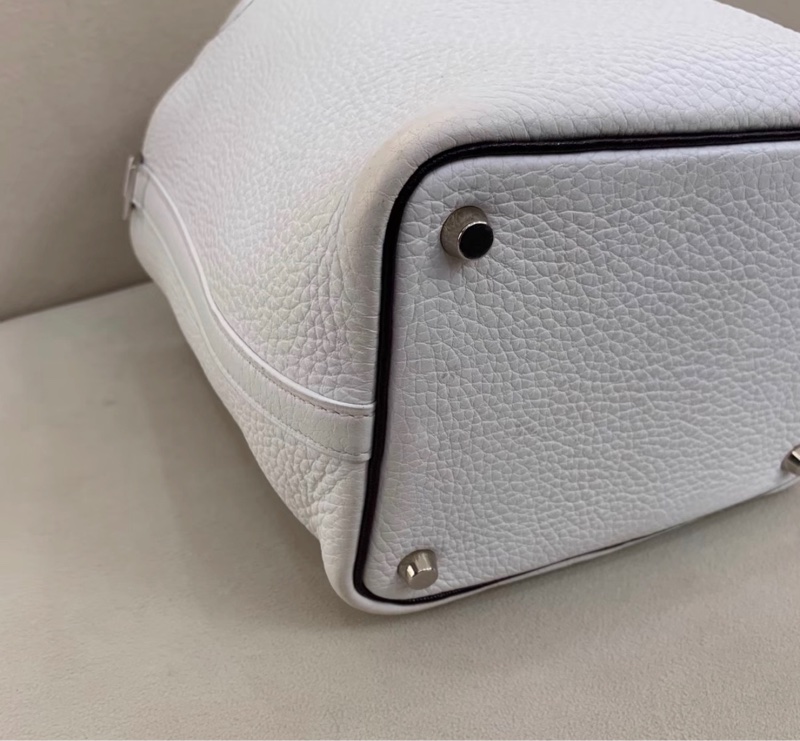 【92%新 ✨ 全網最低價！】中古  Hermes 愛馬仕 Picotin 18 菜籃子/水桶 純白01色 銀扣 框H-7