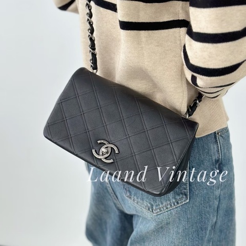 Chanel · 稀有華夫格黑銀牛皮翻蓋鏈條包 全配