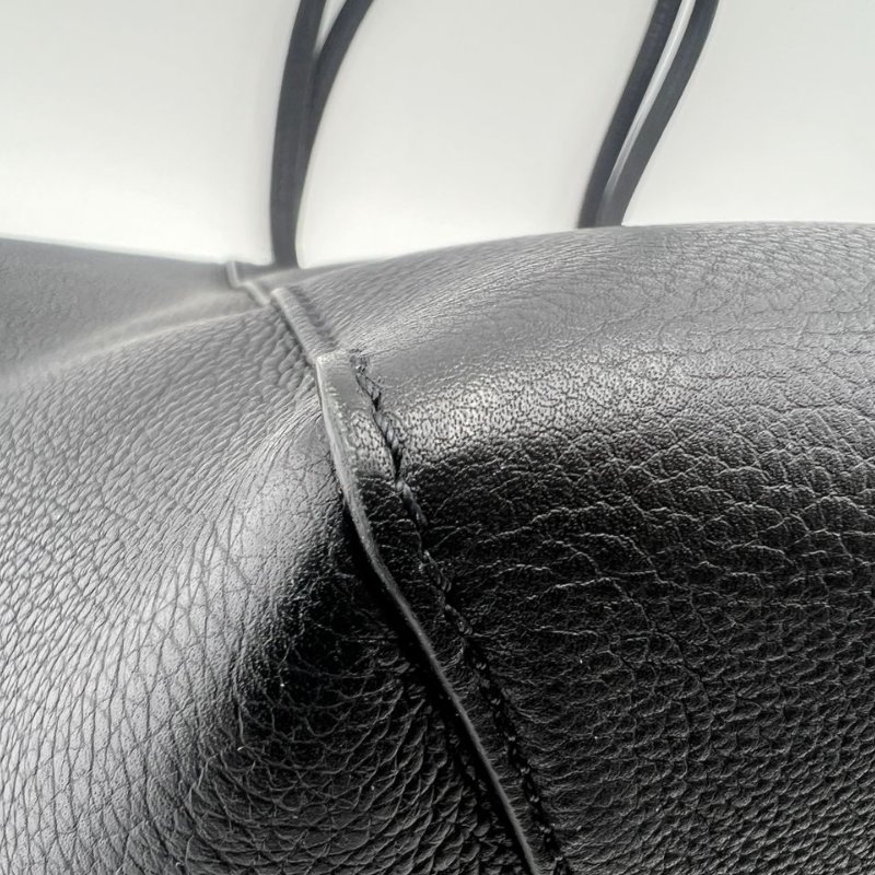 路易威登 Lockmeto 系列托特包-11