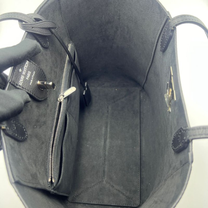 路易威登 Lockmeto 系列托特包-14