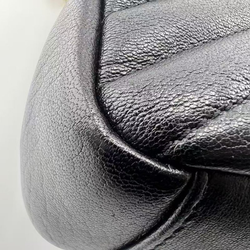 伊夫聖羅蘭 Loulou 系列衍縫斜背包-8