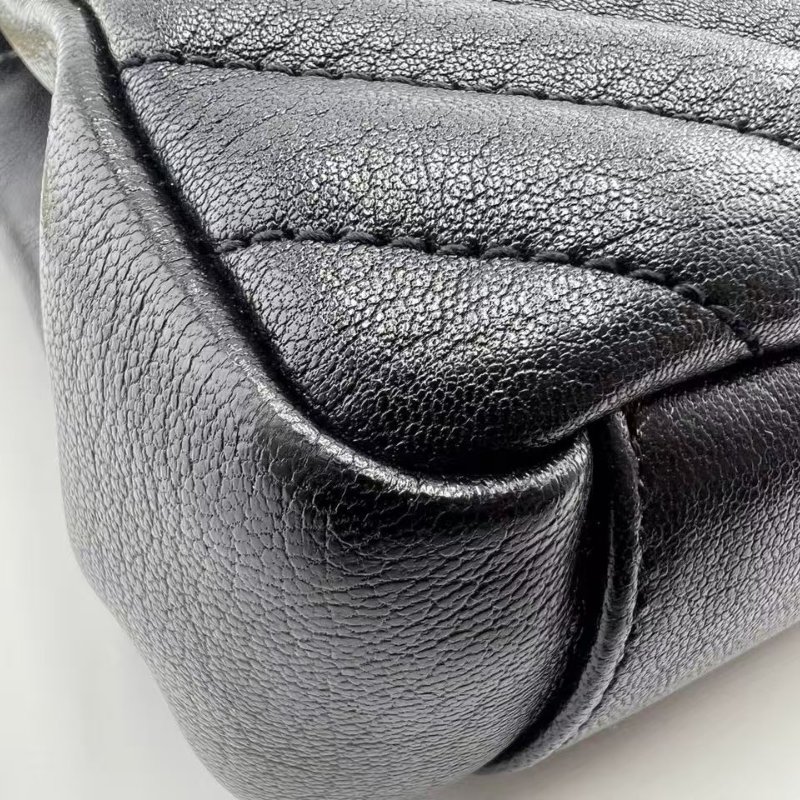 伊夫聖羅蘭 Loulou 系列衍縫斜背包-11