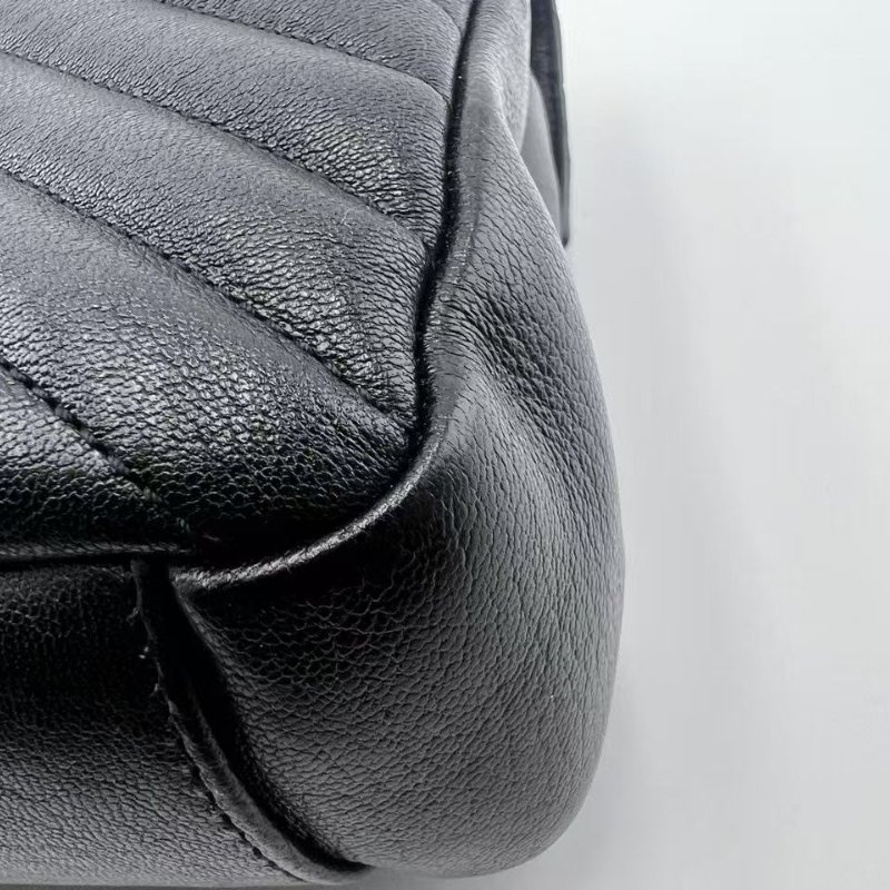 伊夫聖羅蘭 Loulou 系列衍縫斜背包-12