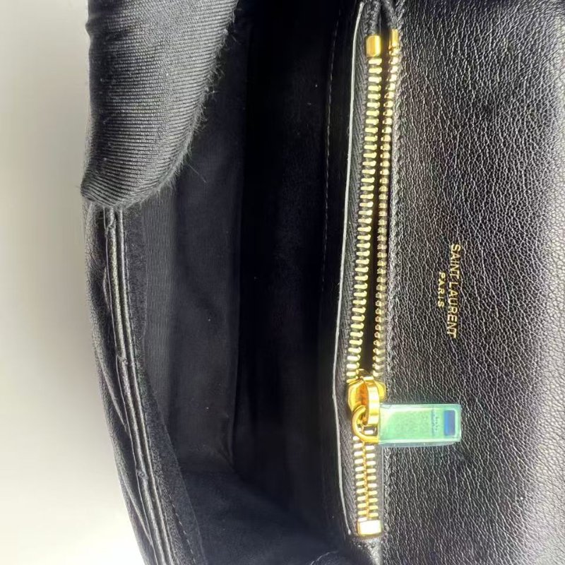 伊夫聖羅蘭 Loulou 系列衍縫斜背包-14