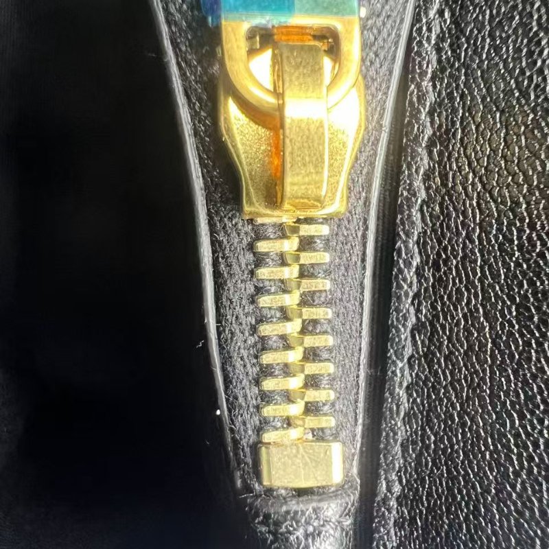 伊夫聖羅蘭 Loulou 系列衍縫斜背包-16