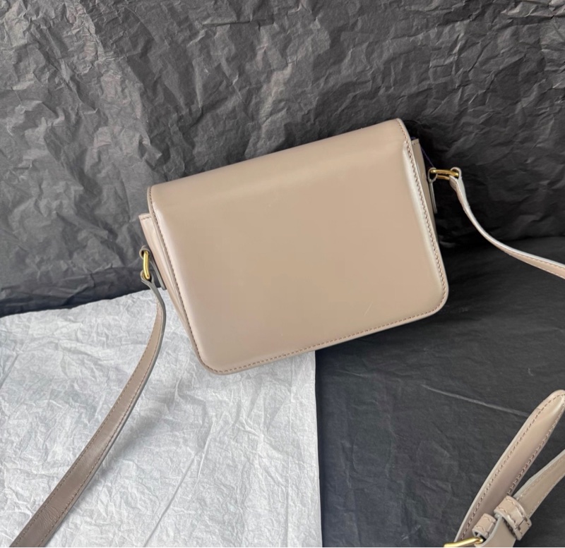 【95%新 ✨ 全網最低價！】Celine Teen 凱旋門 大象灰色 金扣 豆腐包-2