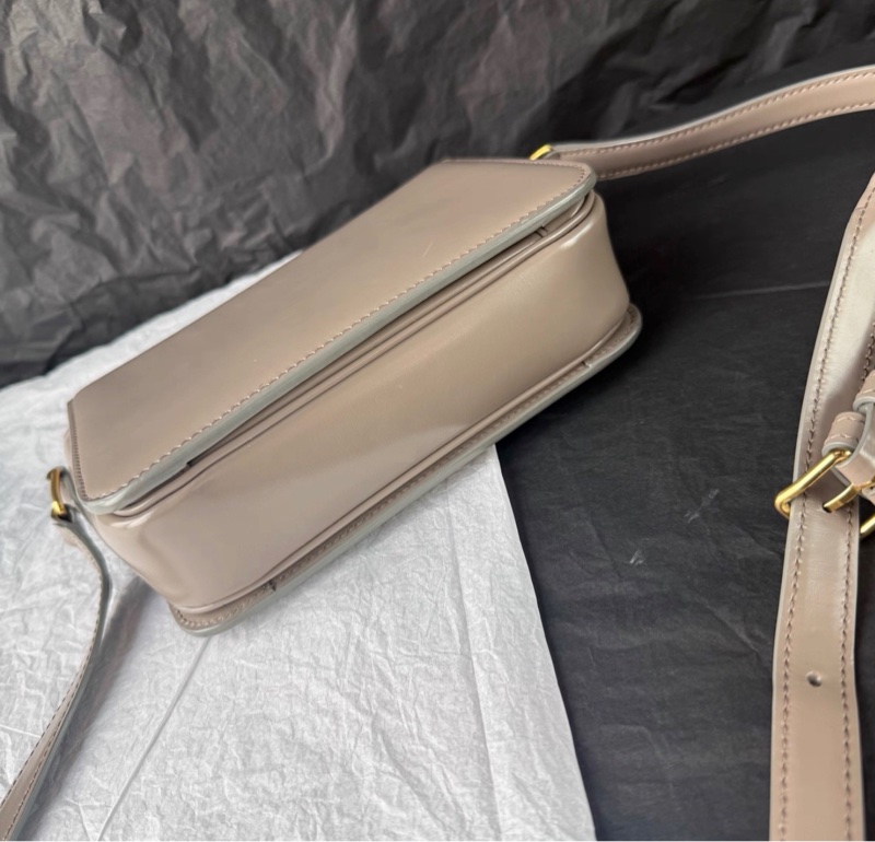 【95%新 ✨ 全網最低價！】Celine Teen 凱旋門 大象灰色 金扣 豆腐包-3