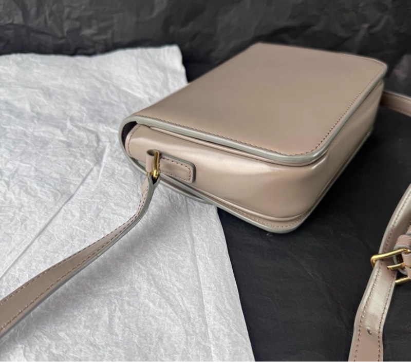 【95%新 ✨ 全網最低價！】Celine Teen 凱旋門 大象灰色 金扣 豆腐包-5