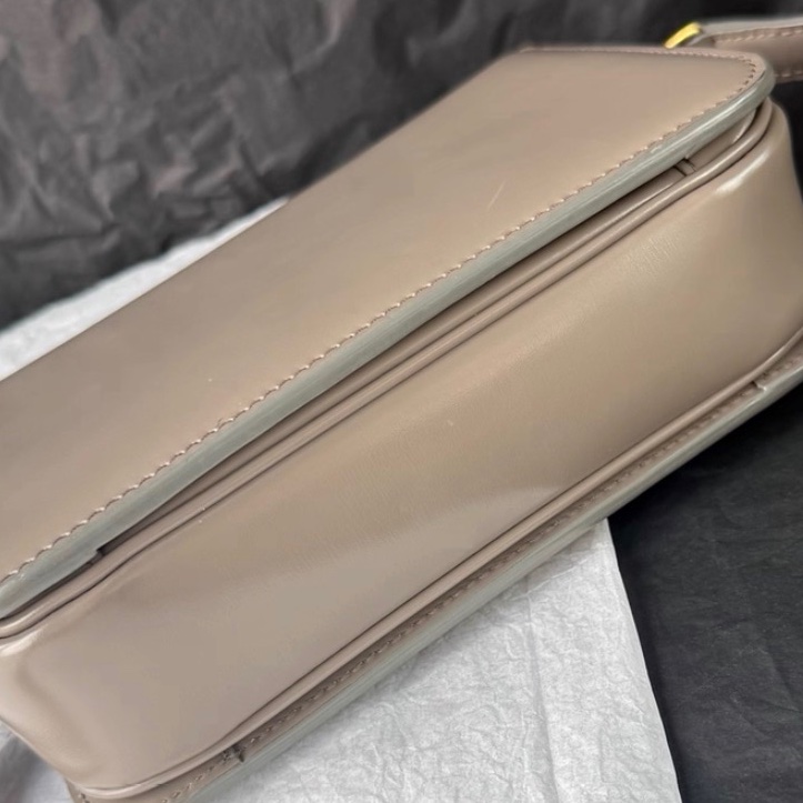 【95%新 ✨ 全網最低價！】Celine Teen 凱旋門 大象灰色 金扣 豆腐包-8