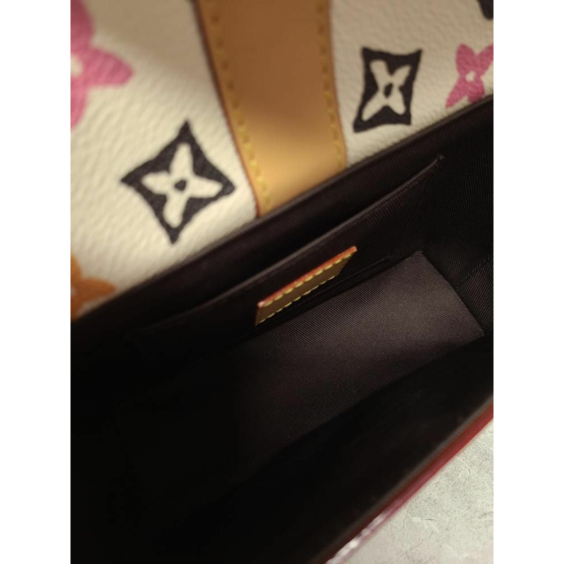 【包稅】LOUIS VUITTON 多圖案信封式穿戴式皮夾斜背包-4