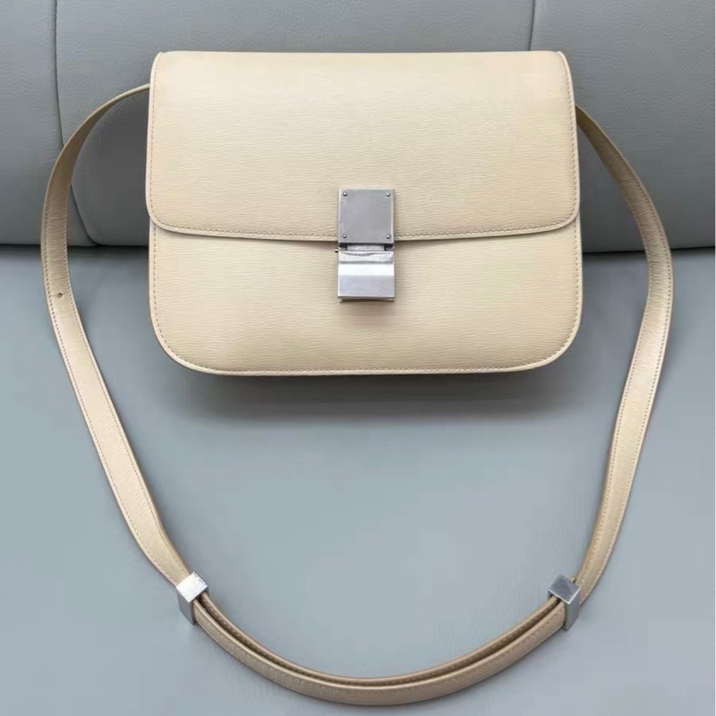 【97新 ✨ 全網最低價！】Celine box豆腐包 牙簽紋 奶茶色 銀扣-0