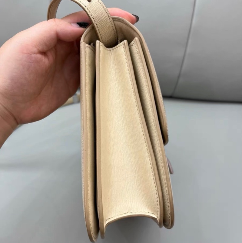 【97新 ✨ 全網最低價！】Celine box豆腐包 牙簽紋 奶茶色 銀扣-2