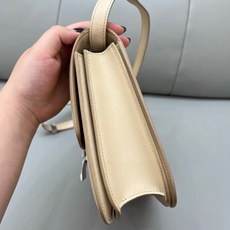 【97新 ✨ 全網最低價！】Celine box豆腐包 牙簽紋 奶茶色 銀扣-3