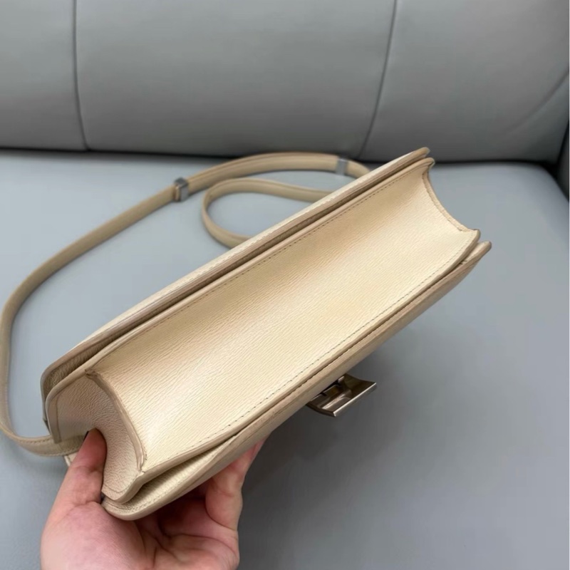 【97新 ✨ 全網最低價！】Celine box豆腐包 牙簽紋 奶茶色 銀扣-5