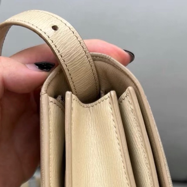 【97新 ✨ 全網最低價！】Celine box豆腐包 牙簽紋 奶茶色 銀扣-9