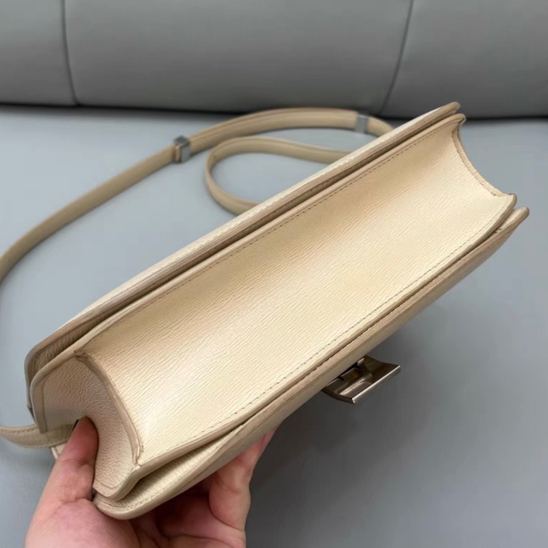 【97新 ✨ 全網最低價！】Celine box豆腐包 牙簽紋 奶茶色 銀扣-11