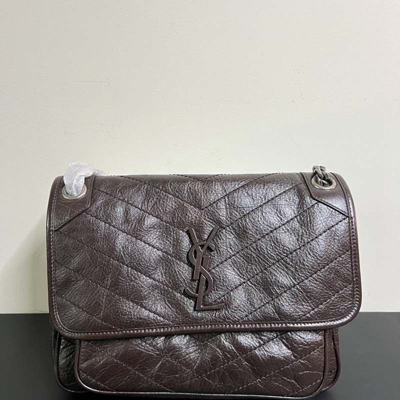 【全新✨全網最便宜】SAINT LAURENT Niki褐色小牛皮銀鏈 logo復古褶皺 鏈條包-0