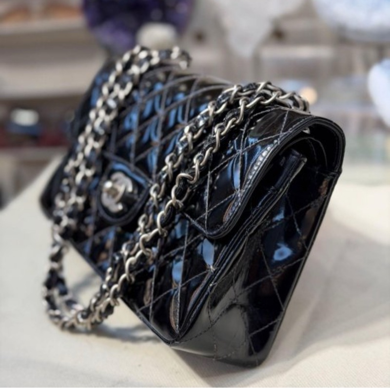 CHANEL 黑色漆皮 涼皮 雙蓋 皮穿練 coco 25cm 肩背包 側背包 斜背包 #割愛收藏46800 vintage 85新  正常使用痕跡  這個專櫃現在現在同系列新款要40萬 🛫-4