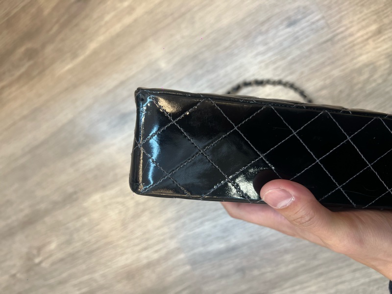 CHANEL 黑色漆皮 涼皮 雙蓋 皮穿練 coco 25cm 肩背包 側背包 斜背包 #割愛收藏 vintage 85新 正常使用痕跡 這個專櫃現在現在同系列新款要40萬 🛫-24