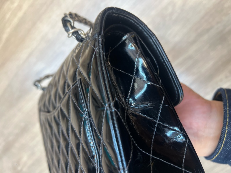 CHANEL 黑色漆皮 涼皮 雙蓋 皮穿練 coco 25cm 肩背包 側背包 斜背包 #割愛收藏 vintage 85新 正常使用痕跡 這個專櫃現在現在同系列新款要40萬 🛫-28