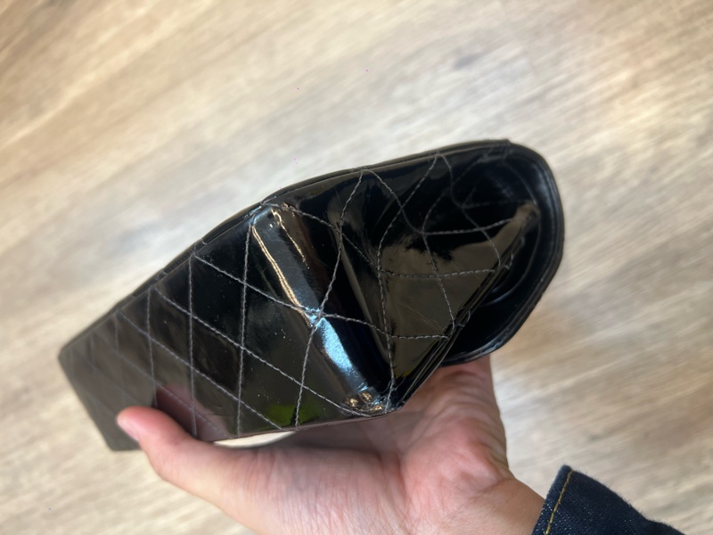 CHANEL 黑色漆皮 涼皮 雙蓋 皮穿練 coco 25cm 肩背包 側背包 斜背包 #割愛收藏 vintage 85新 正常使用痕跡 這個專櫃現在現在同系列新款要40萬 🛫-29