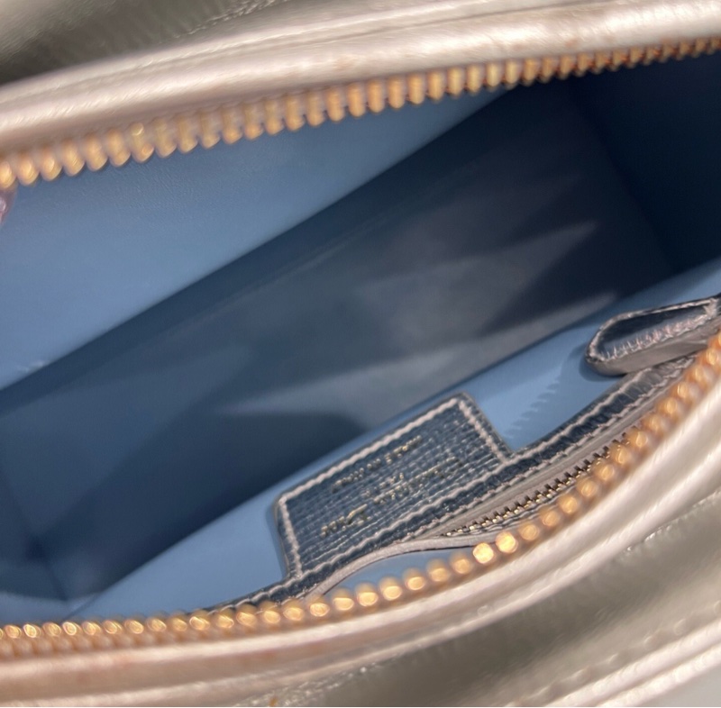 【95%新✨全網最便宜】Dior 迪奧 戴妃五格 銀色徽章款-7