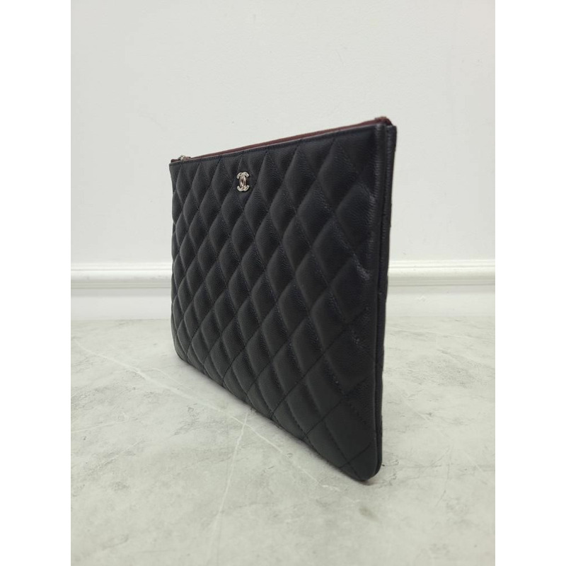 【包稅】CHANEL 黑色魚子醬 CC Logo 銀色新款中型手拿包-1