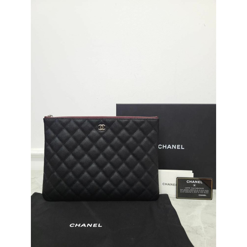 【包稅】CHANEL 黑色魚子醬 CC Logo 銀色新款中型手拿包-5