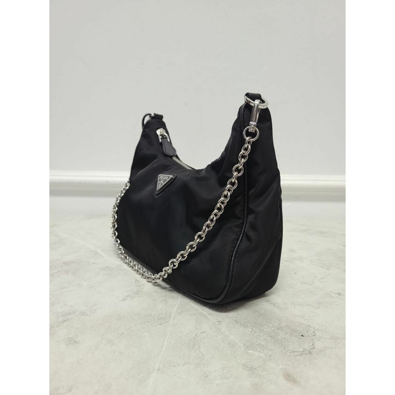 【包稅】PRADA 黑色銀色三角形標誌復刻版 2005 尼龍單肩包-1
