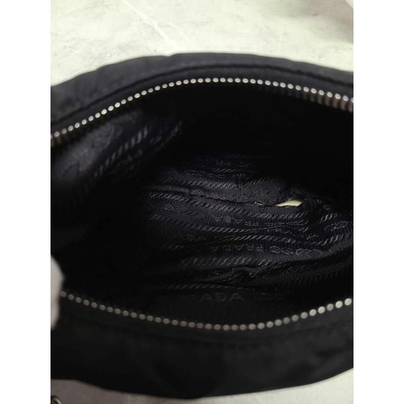 【包稅】PRADA 黑色銀色三角形標誌復刻版 2005 尼龍單肩包-3