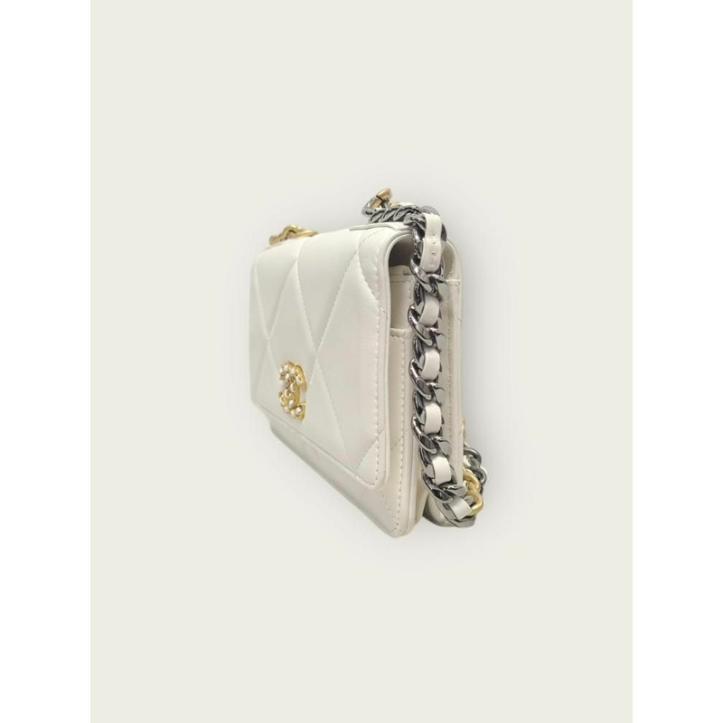 【包稅】CHANEL 白色羊皮金19WOC斜背包-1
