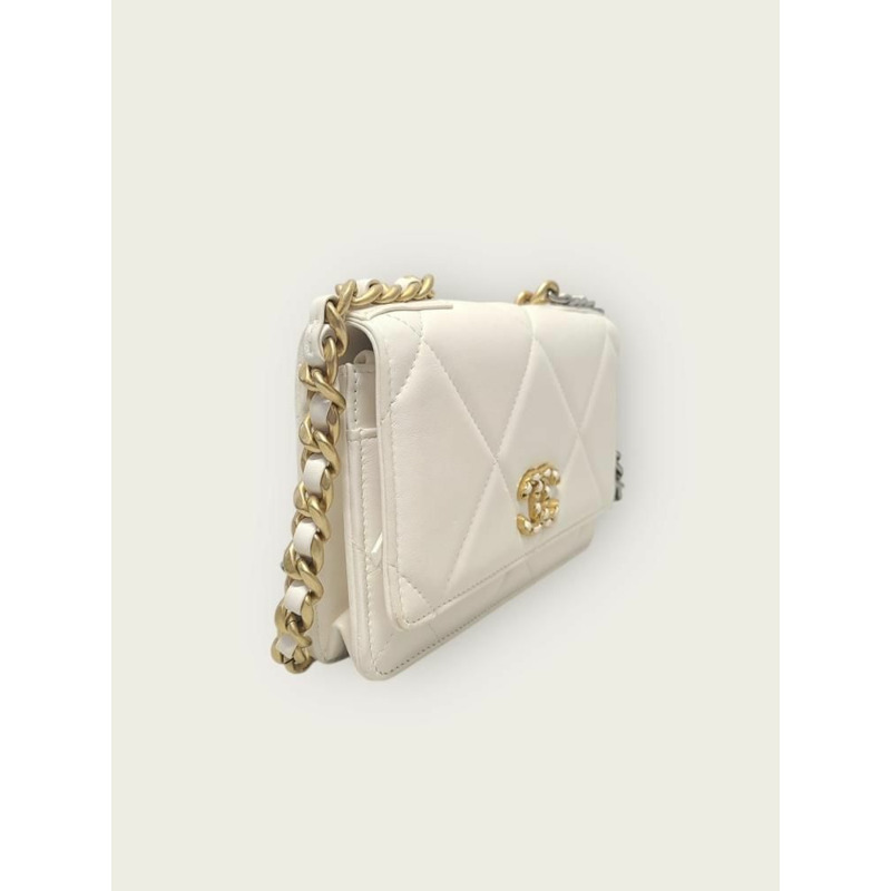 【包稅】CHANEL 白色羊皮金19WOC斜背包-2