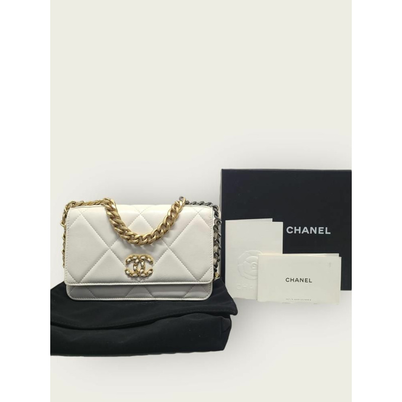 【包稅】CHANEL 白色羊皮金19WOC斜背包-6
