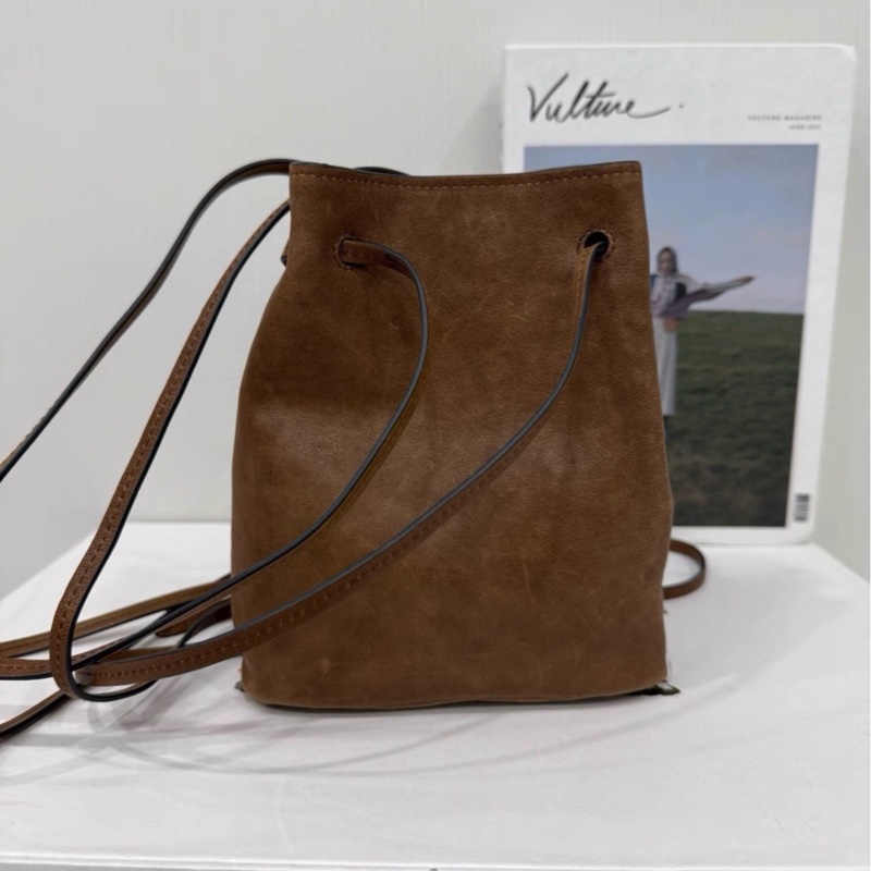 Miu系千金駕到🕊️99新🆕Miu Miu棕色Nappa皮革迷你發財小福袋包水桶包手提單肩斜挎包-6