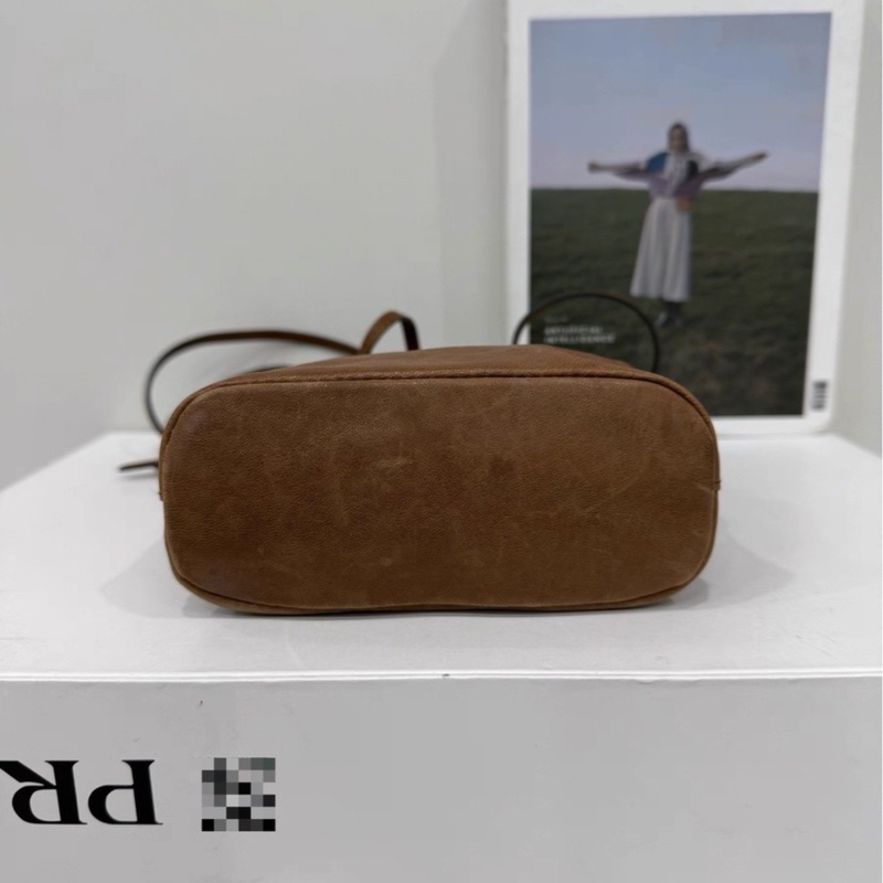 Miu系千金駕到🕊️99新🆕Miu Miu棕色Nappa皮革迷你發財小福袋包水桶包手提單肩斜挎包-9