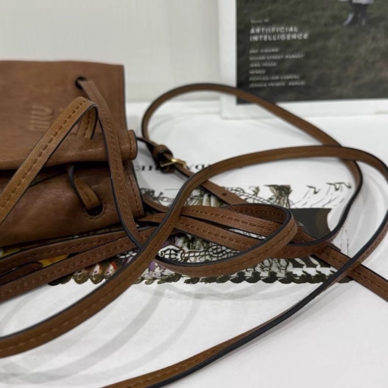 Miu系千金駕到🕊️99新🆕Miu Miu棕色Nappa皮革迷你發財小福袋包水桶包手提單肩斜挎包-10