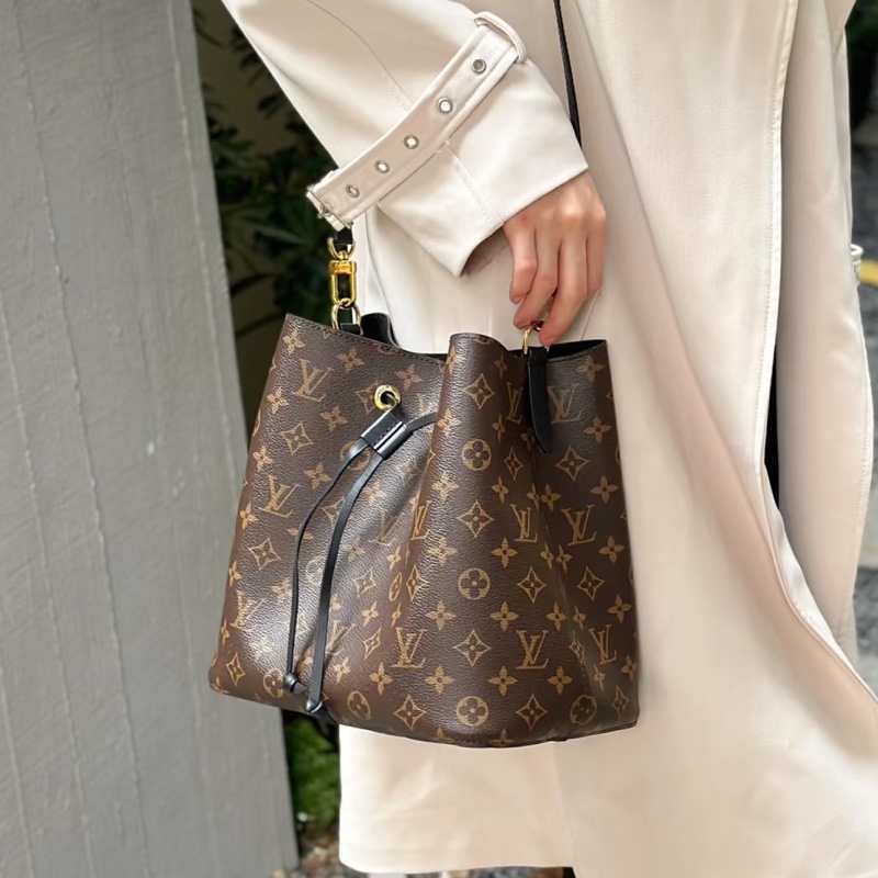 經典不敗實用款❤️‍🔥99新🈶購證😍LV路易威登Neonoe老花水桶包單肩斜挎包-4